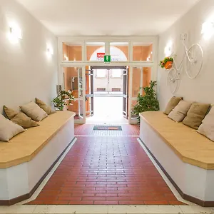  Ostello Student's Estense Italia